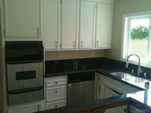 Kitchen w new cabinets
