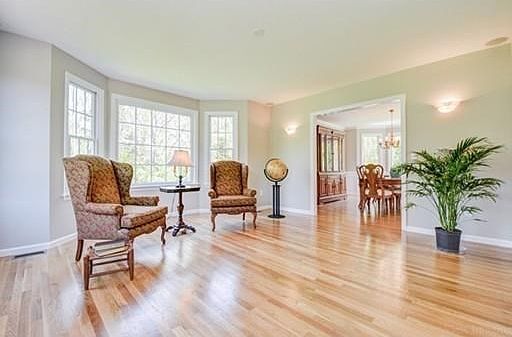 4th image of 1 Foxwood Ln