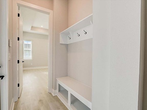 The Taborvale - Mudroom