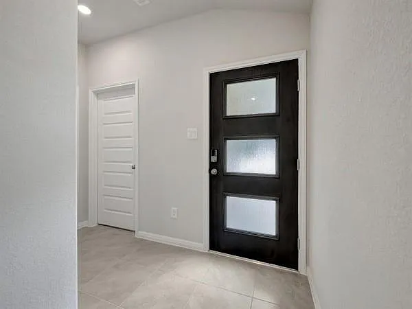 3 bed, 2.0 bath, 1449 sqft, $1,950 — Photo 2