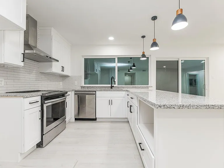 7115 Falling Waters Dr — Photo 15