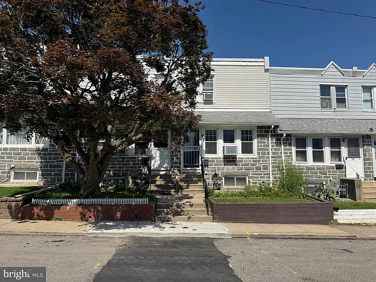 126 N Madison Ave — Photo 3