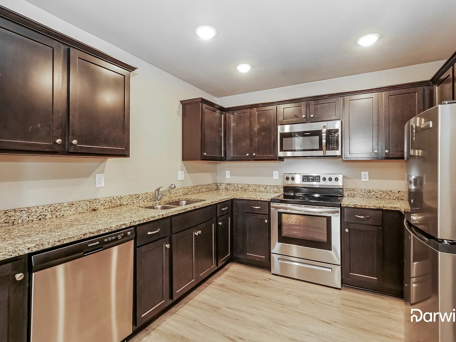 3 bed, 2.0 bath, 1253 sqft, $1,740 — Photo 2