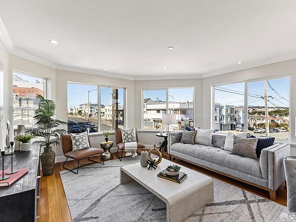 3rd image of 1408 31st Ave APT 205
