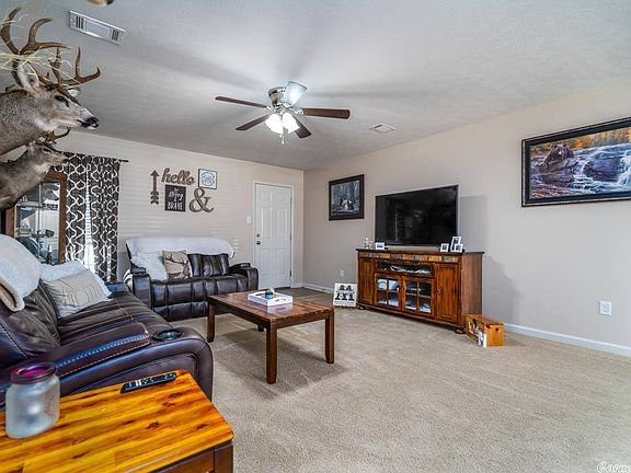 3rd image of 5 Mallori Ln