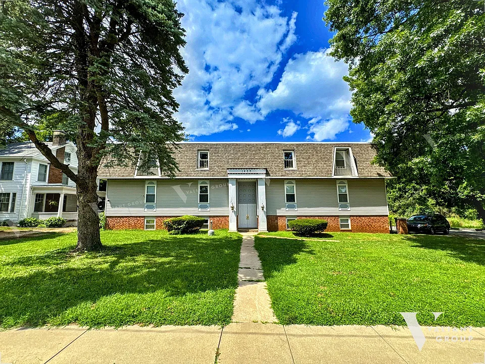 1435 E Elm St