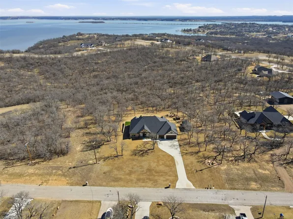 208 Shady Oaks Dr, Runaway Bay, TX 76426