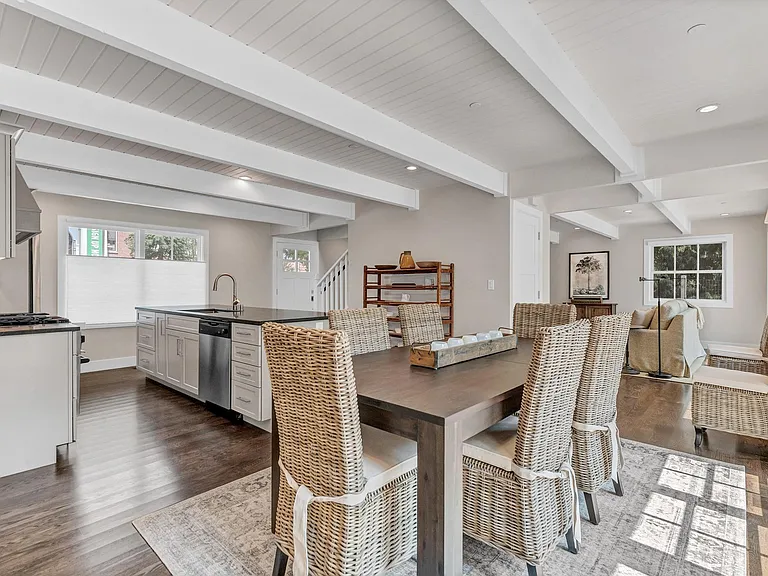 275 E Napa St — Photo 5