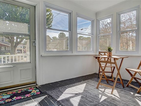 4th image of 468 Seaman Ave