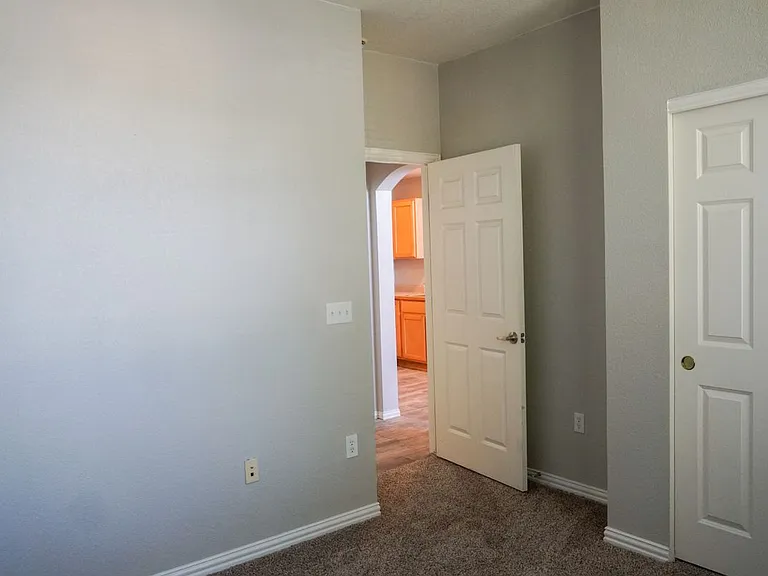640 S Yarrow St — Photo 6
