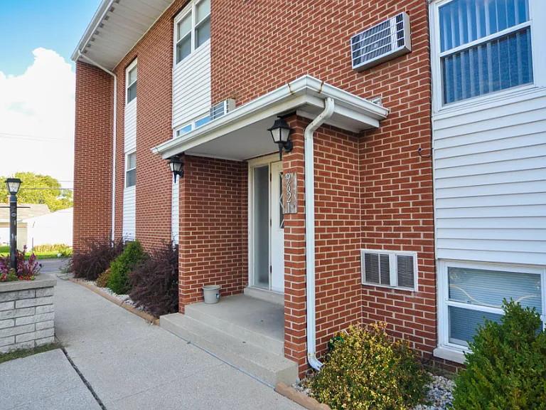 10029 Kennedy Ave — Photo 17