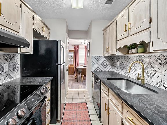 4th image of 1004 Cedar Crest Dr