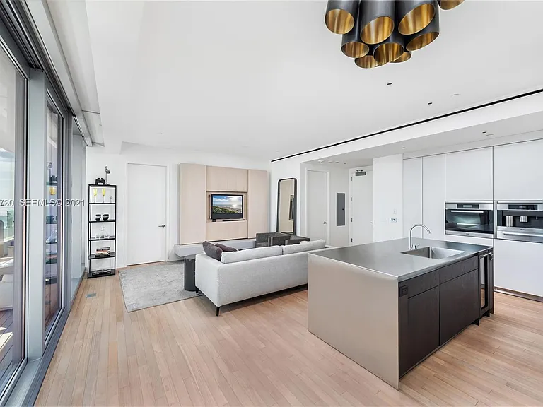 2901 Collins Ave #1408 — Photo 7