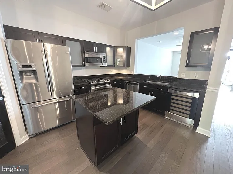 2724 Oak Leaf Ct — Photo 8