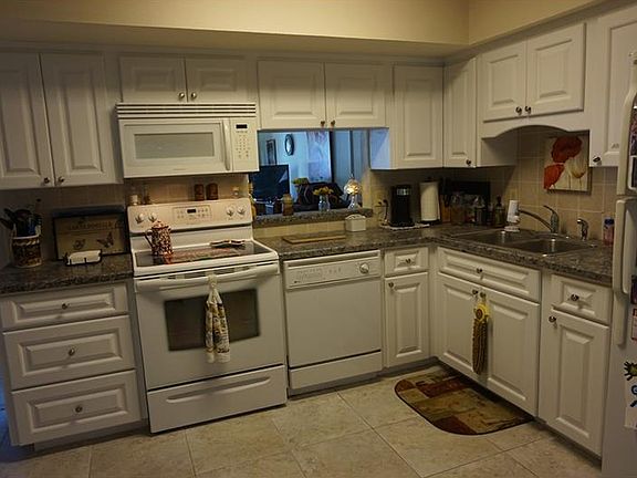 4th image of 2321 Ecuadorian Way APT 17