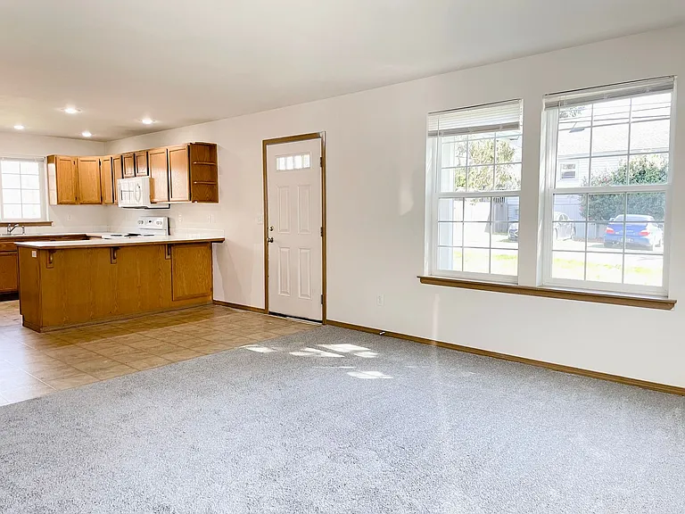 1427 Virginia Ave — Photo 6