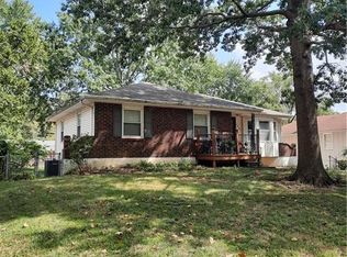 1300 SW Hamlet Dr, Blue Springs, MO 64014