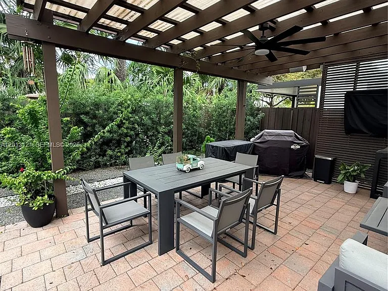 8640 NW 101st Pl — Photo 32