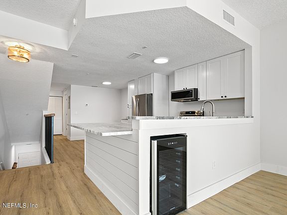 5th image of 3015 AQUA VISTA Lane #113