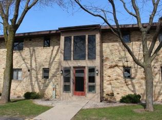 256 N Campbell Rd APT D, Oshkosh, WI 54902