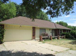 101 S Rosehill Rd, Lone Jack, MO 64070