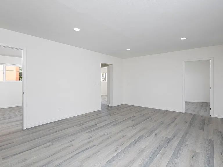 Aztec Pacific Apartments — Photo 78