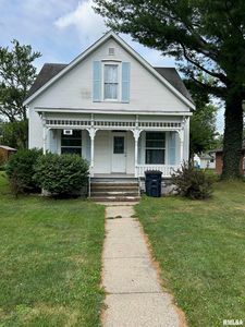 209 W Broad St, Raymond, IL, 62560