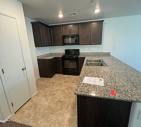 3rd image of 4561 Woolcomber St