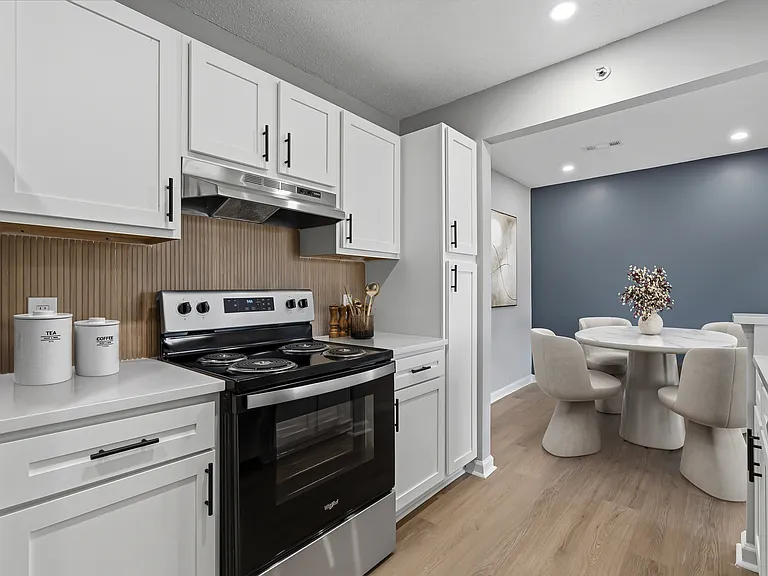 The Pointe @ Apex Apartments — Photo 18