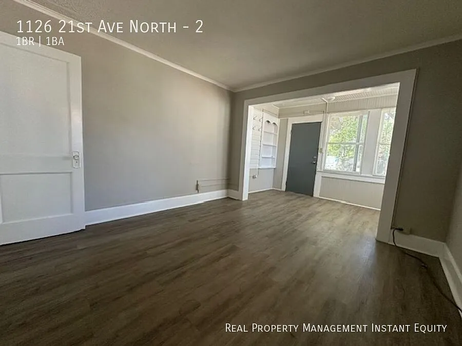 Beautifully redone Historic St. Pete Apartment — Photo 4