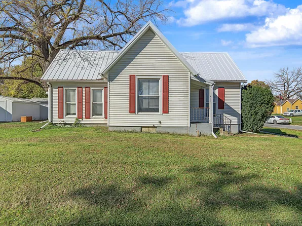 411 E Clinton Ave, Indianola, IA 50125