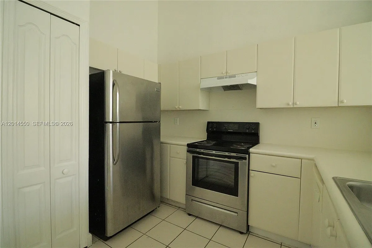 Building Photo - 1568 SE 26th St #206
