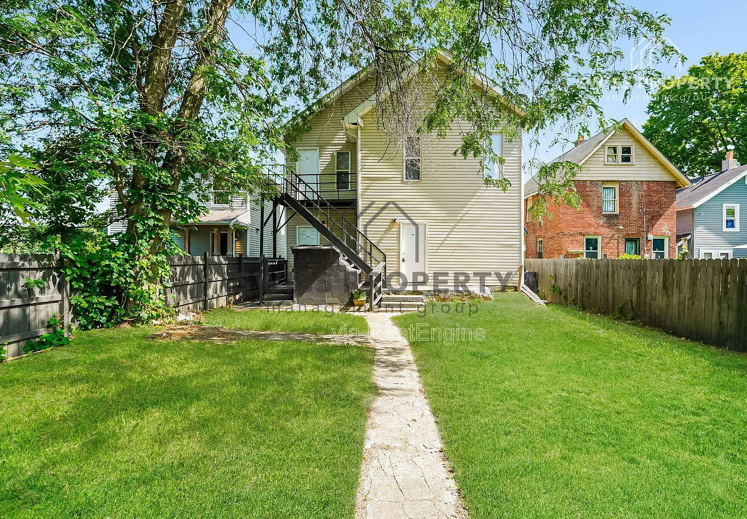 3 bed, 1.0 bath, $1,400 — Photo 2