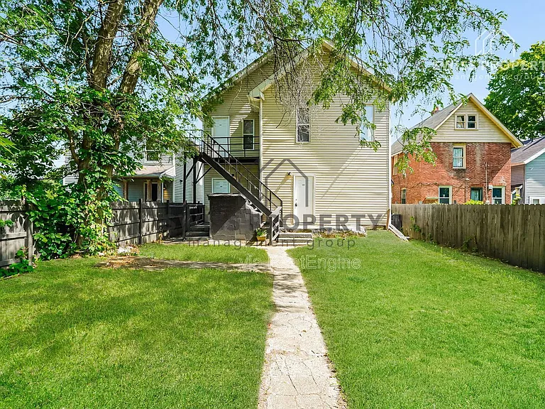 1340 Mooberry St — Photo 2