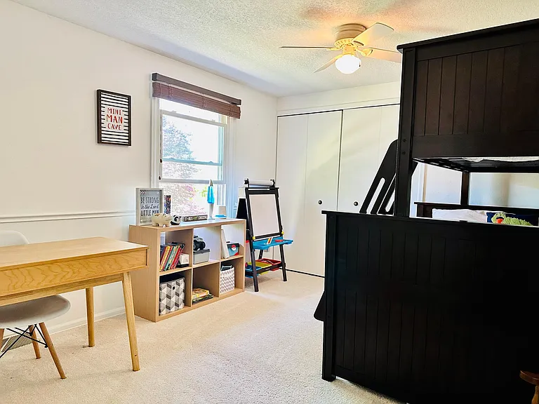 8 Applewood Ct W — Photo 15