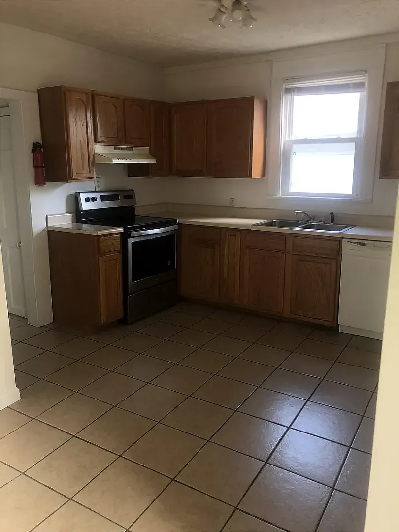 Great location in the heart of Bloomington! — Photo 4