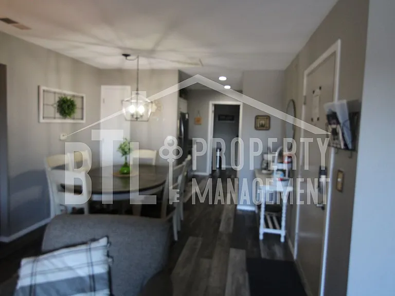 2907 Vineyards Pkwy #2 — Photo 3