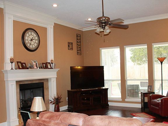 3rd image of 7404 Palisades Dr