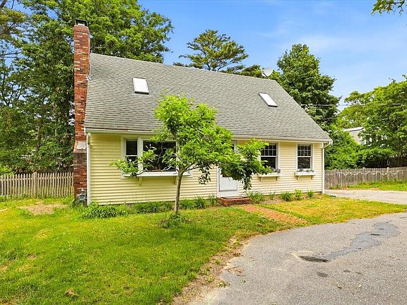 3rd image of 70 Quinaquisset Avenue