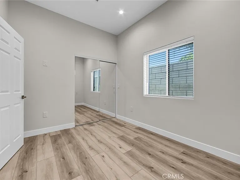 9998 1/2 Louise Ave — Photo 10