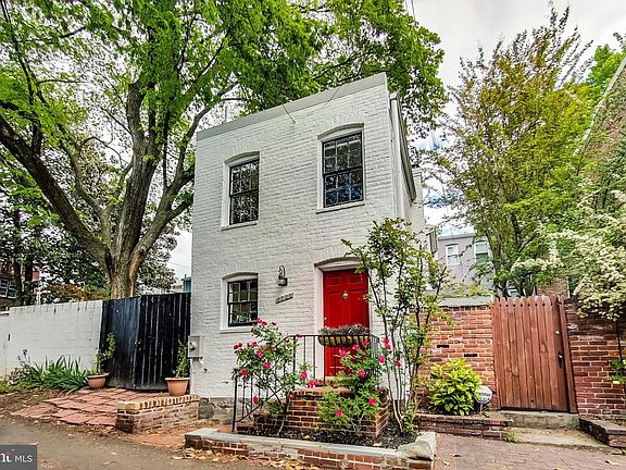 4th image of 2725 Poplar St NW