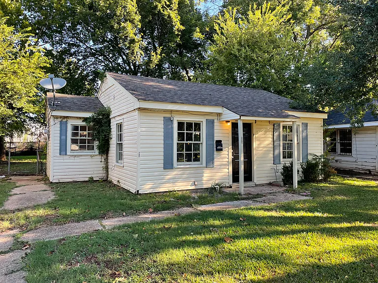 2471 Cherry St — Photo 2