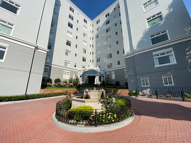 Crestview Apartments — Photo 10