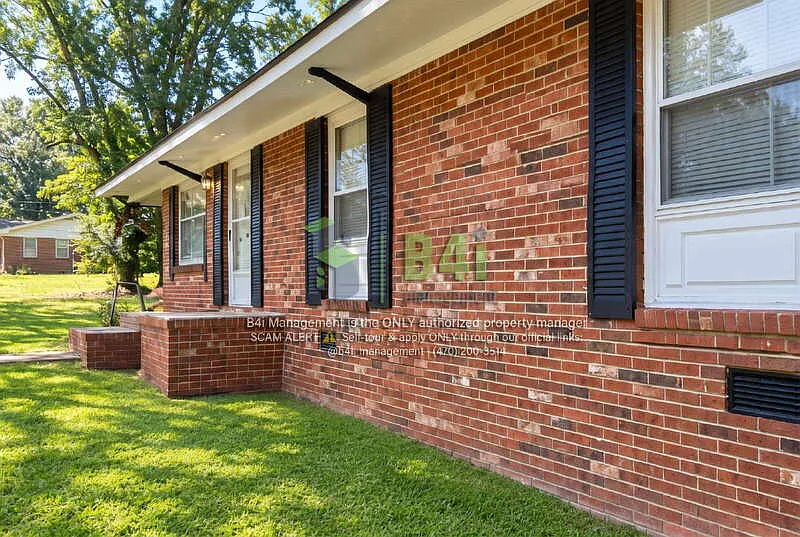 3 bed, 1.0 bath, 975 sqft, $975 — Photo 2