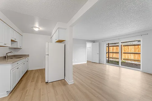 511 Avenue D Photo 1