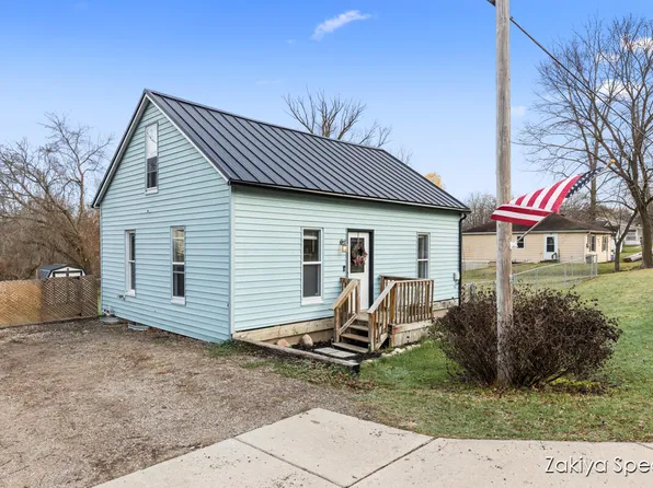 309 W State Rd, Grant, MI 49327