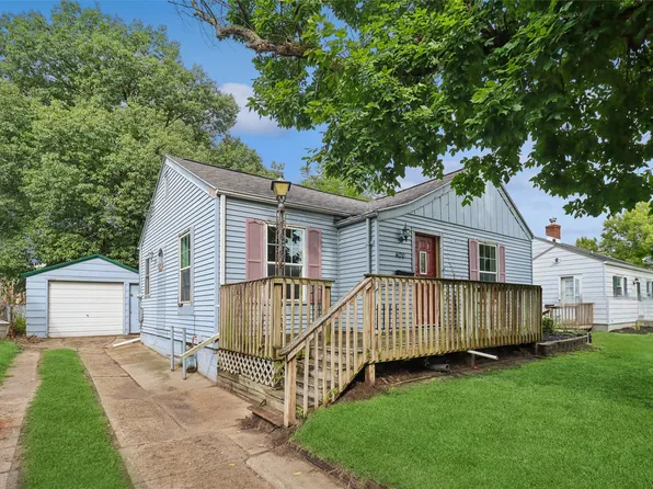 4120 Cambridge St, Des Moines, IA 50313