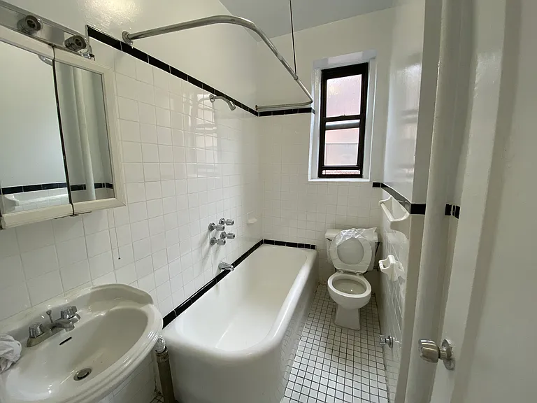 83-15 118th St #6H — Photo 4