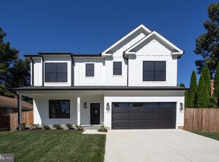 10032 Sinnott Dr, Bethesda, MD 20817