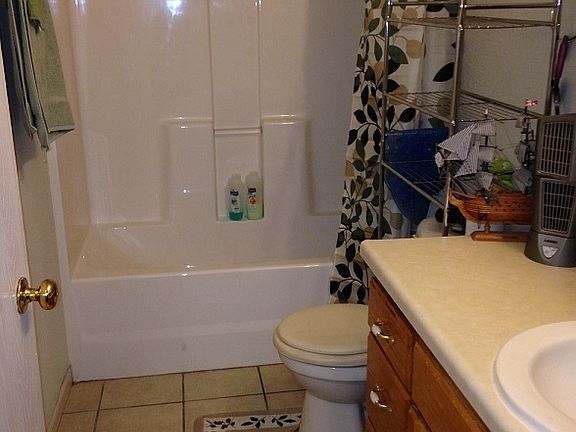 4th image of 2806 Wenzel Ave